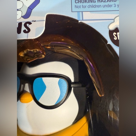 Action Figure Pudgy Penguins 4.5” Gold and Black Find Series 2 - Picture 3 of 7